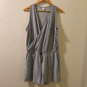 Old Navy Active gray jumper with adjustable waist